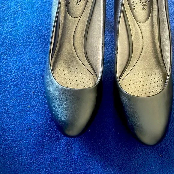 Women’s black dress shoes. Life Stride Soft System. Sz 8W. Like New! - Picture 4 of 7